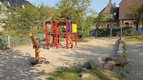 Photo de Spielplatz Kleine Buderusstraße