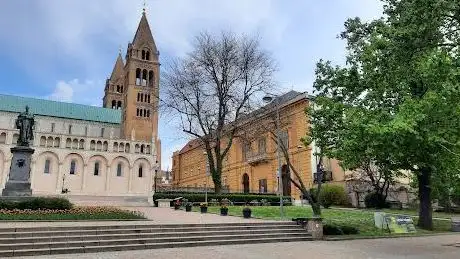 Photo de Statue of Ignác Szepesy