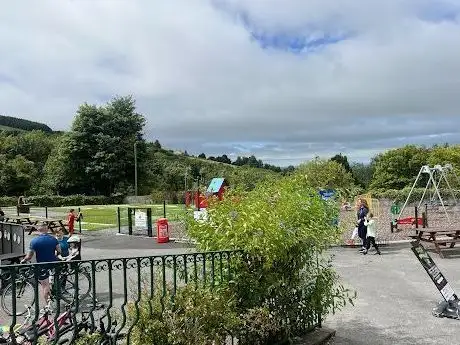 Photo de Barnagh Green ?1way Hub Car Park