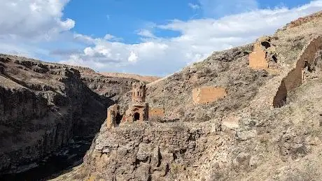 Photo de The Monastery Of The Hripsimian Virgins  Kutsal Rahibeler Manastırı  Sepulchral Church