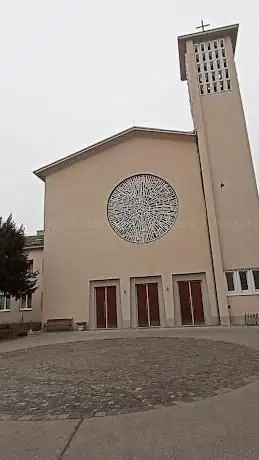 Photo de Katholische Kirche Hirschstetten (Mariä Himmelfahrt)