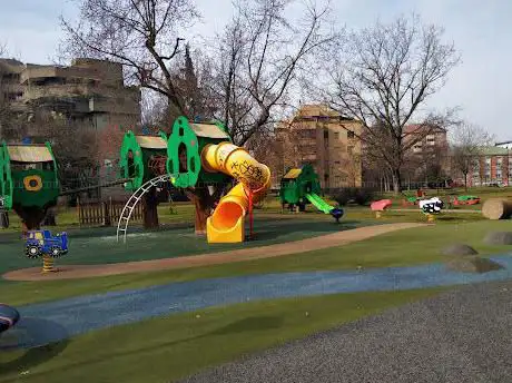 Photo de Area giochi Monza - Via Puglia/Via Lucania