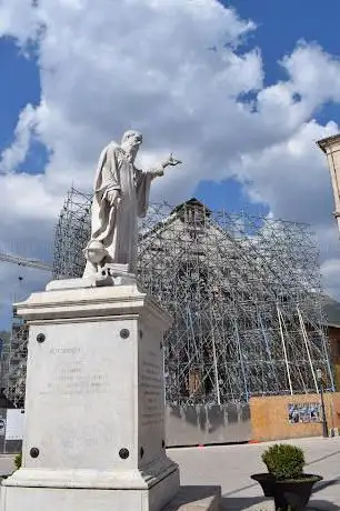 Photo de Monumento a San Benedetto