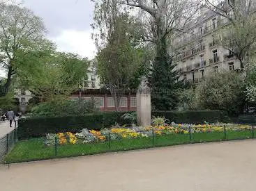 Photo de Missions-Étrangères Square