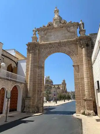Photo de Arco di Santa Maria