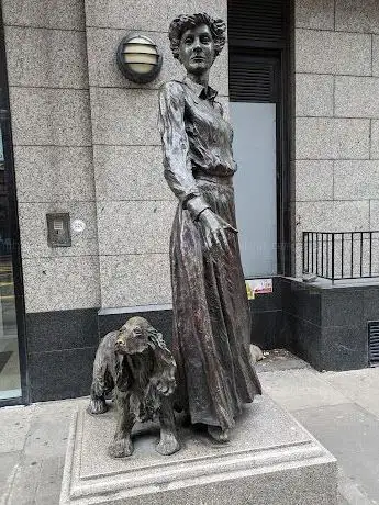 Photo de Constance Markievicz and Poppet (1998) by Elizabeth McLaughlin