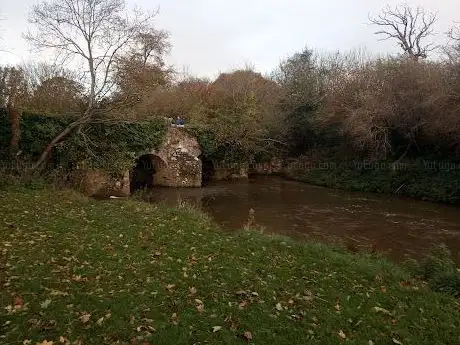 Photo de Lissenhall Medieval Bridge