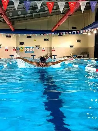Photo de Yarı Olimpik Yüzme Havuzu
