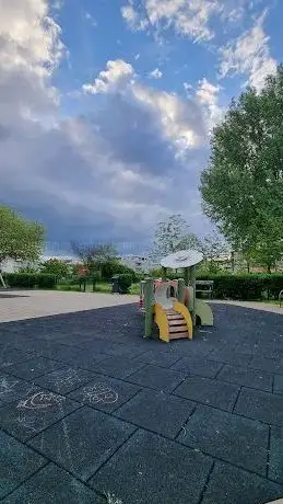 Photo de Park za djecu Sadašnji park Kajzerica
