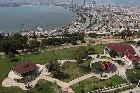 Photo de Bayraklı Belediyesi Teras Park