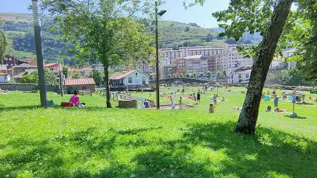 Photo de Piscina Fluvial - La Presa de Cangas del Narcea