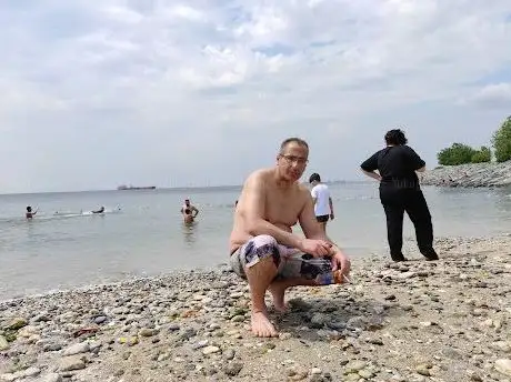 Photo de Public beach with umbrella