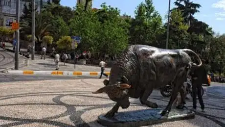 Photo de Kadikoy Bull Statue