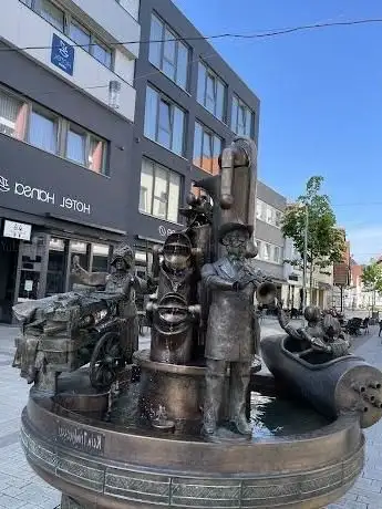 Photo de Jahrhundertbrunnen  Herford - Bonifatius Stirnberg (1997)