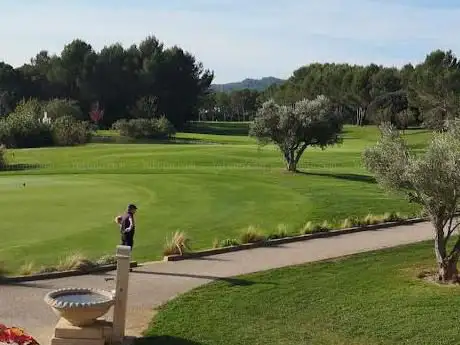 Photo de Golf International de Pont Royal. Le parcours signé Severiano Ballesteros. Provence  Alpilles, Luberon.