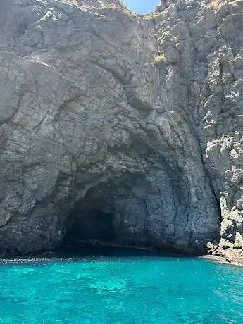 Photo de Scarlet sails SL rent yacht Tenerife