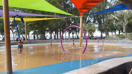 Photo de Jeux d'eau de la plage de Saint-Leu
