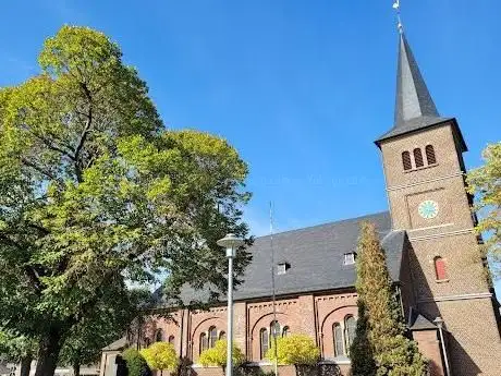 Photo de Kirche St. Jakobus d.Ä in Grevenbroich-Neukirchen