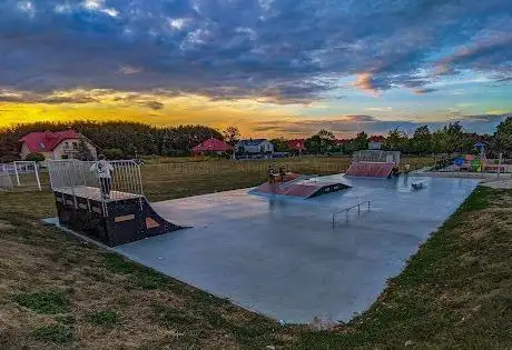 Photo de Skatepark w Karwianach