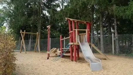 Photo de Spielplatz Am Lusthaus