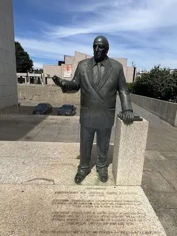 Photo de Statue of Dr. José Vieira de Carvalho