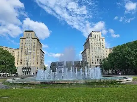 Photo de Strausberger Platz