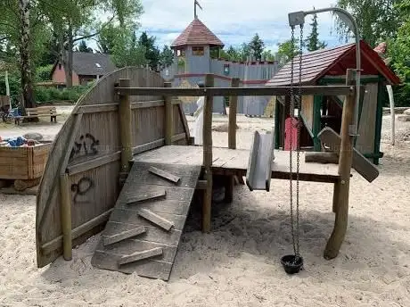 Photo de Schneewittchen Spielplatz