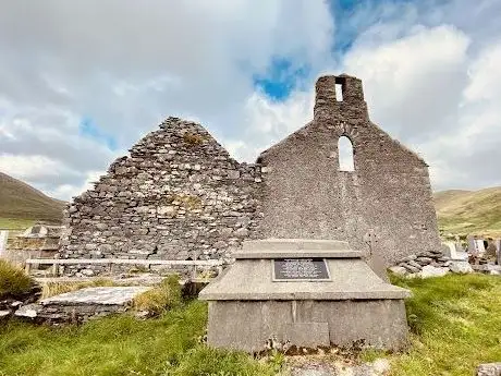 Photo de The Glen Church Ruin and Cemetery