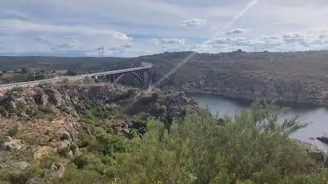Photo de Puente Embalse Ricobayo