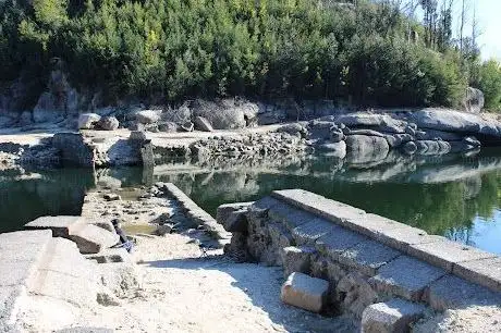 Photo de Ruínas da ponte velha de Tábua