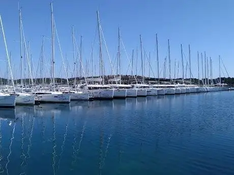 Photo de Angelina Yacht Charter Šibenik - Marina Mandalina