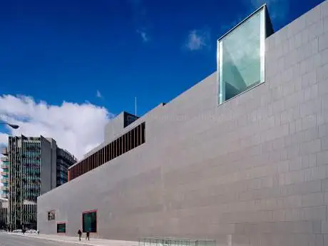 Photo de Auditorio BALUARTE Aretoa