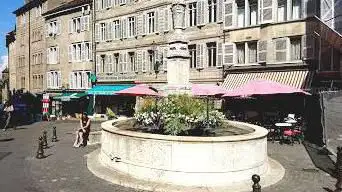 Photo de Place du Bourg-de-Four
