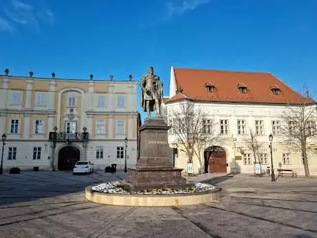 Photo de Kisfaludy Károly szobra