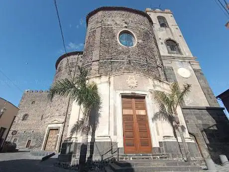 Photo de Church of the Holy Rosary