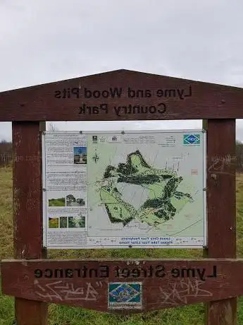 Photo de Lyme and Wood Country Park