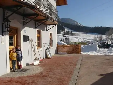 Photo de Appartement Bliem am Lift