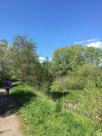 Photo de Parkering Linnéstigen Vaksalavandringen