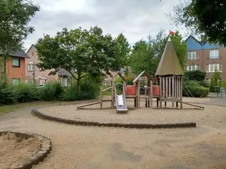 Photo de Spielplatz Cranachstraße