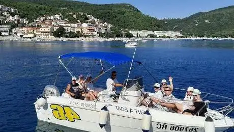 Photo de FILIPOVIĆ BOAT  Best Rent a Boat Rabac