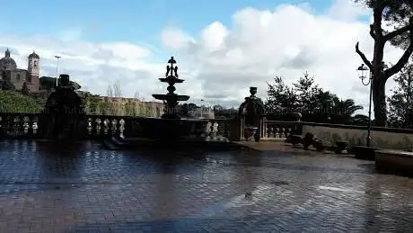 Photo de Piazza del Plebiscito