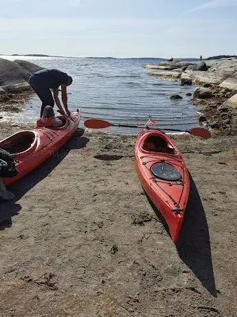 Photo de KAYAKOMAT Stockholms skärgård - Björkviks Havsbad / Ingarö