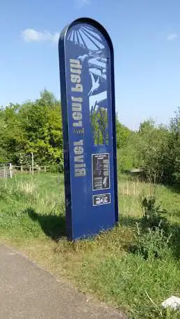 Photo de River Trent path Sideway