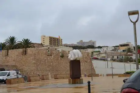 Photo de Monumento a las Cuatro Culturas
