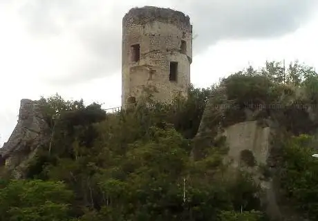 Photo de Torre del castello di Paola