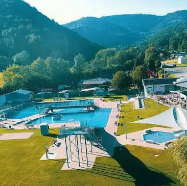 Photo de Outdoor pool Schoenau in the Black Forest