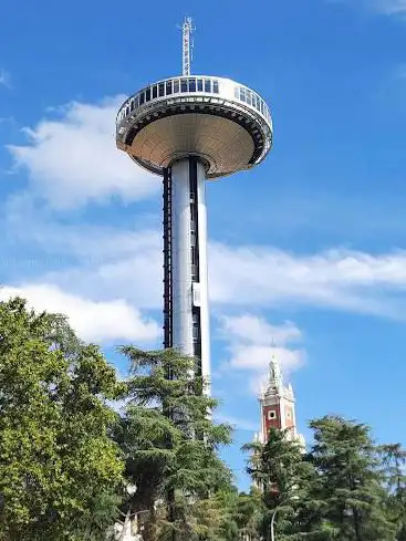 Photo de Moncloa's Lighthouse