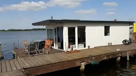 Photo de Houseboat rental Werder GbR
