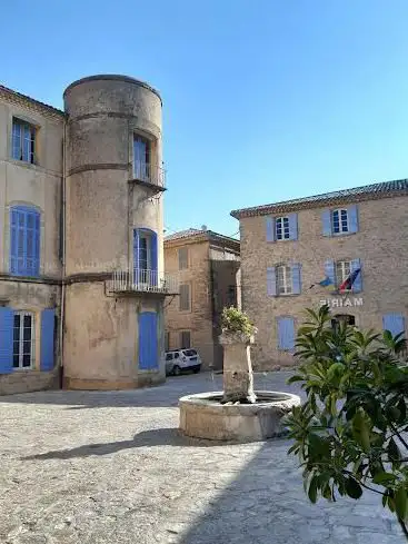 Photo de La Fontaine Aux Bartavelles