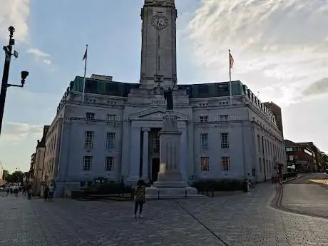 Photo de Town Hall Square